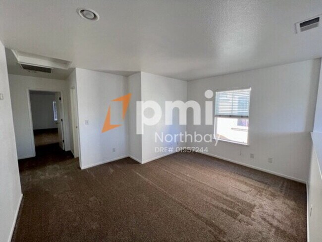 Building Photo - 3200 Puffin Cir