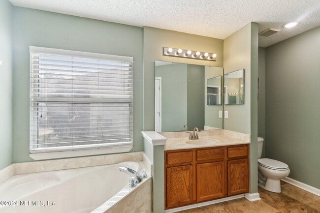 Building Photo - 14018 Fish Eagle Dr E