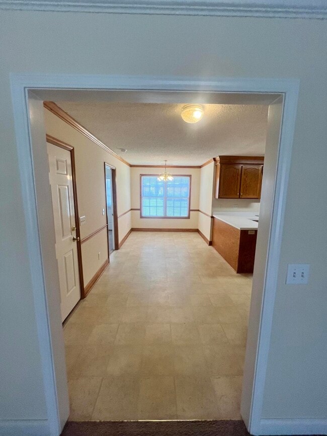 Building Photo - 3473 Beacon Dr