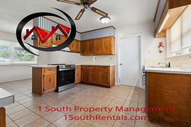 Building Photo - 7470 Moffett Rd