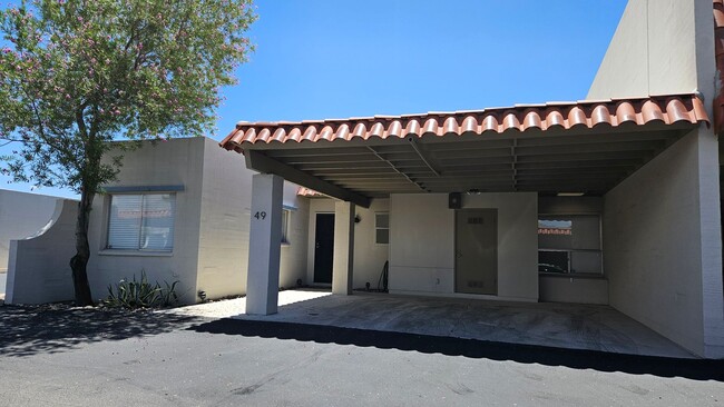 Building Photo - This is a must-see chic and updated townho...