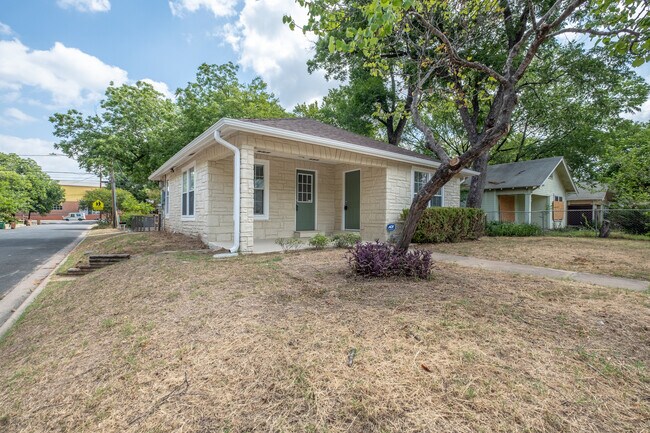 Building Photo - Charming East Austin 2BR w/ Character & Walkable Location
