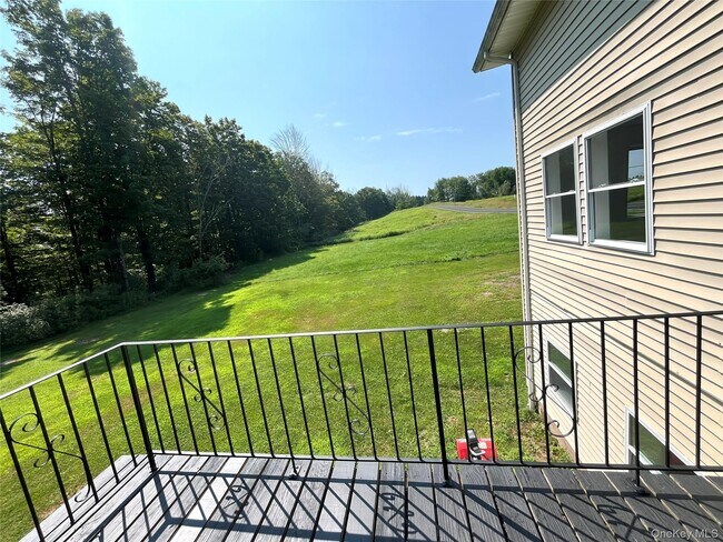 Building Photo - 161 White Sulphur Rd