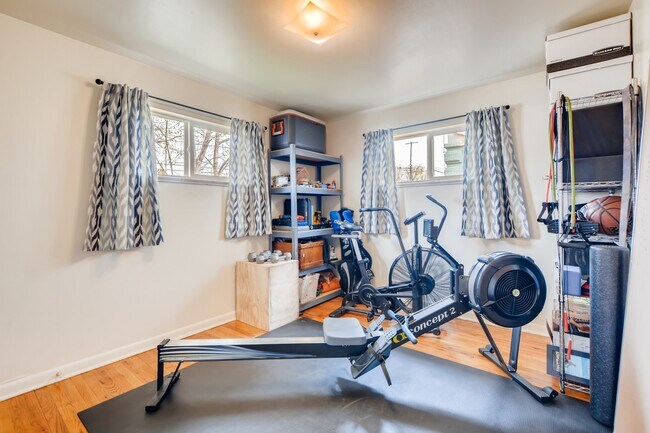 Building Photo - 216 S Irving St