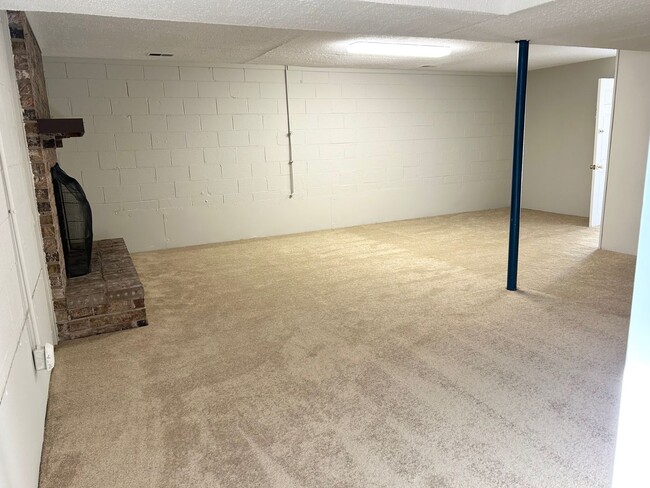 Building Photo - Mt Tabor ranch home with basement      250502