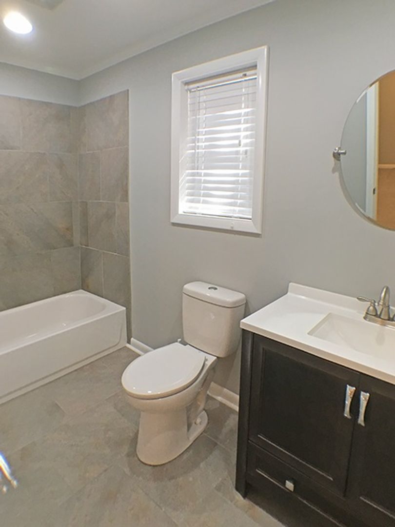 Building Photo - 555 Herzl St