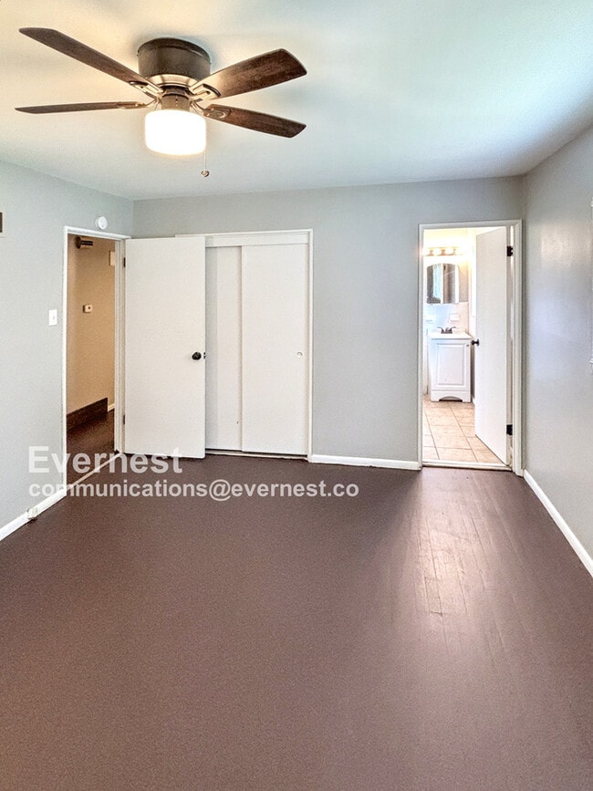 Building Photo - 9732 Glen Owen Dr