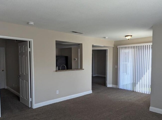 Building Photo - Bright spacious condo near Sunrise Mountain