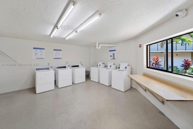 Building Photo - 8065 SW 107th Ave