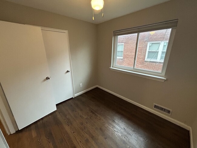 Building Photo - 5338 Chillum Pl NE