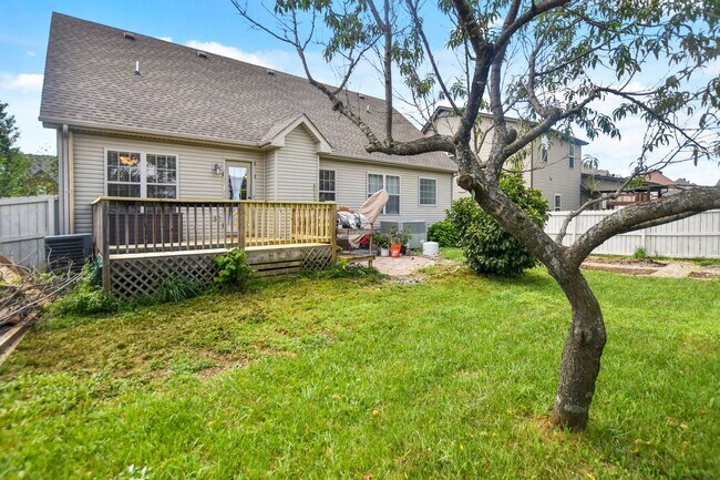 Building Photo - Pet Friendly Three Bedroom with Bonus!