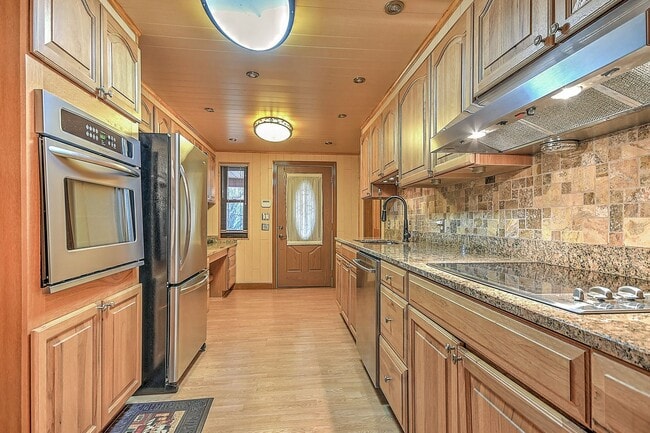 Building Photo - 563 Hales Chapel Rd