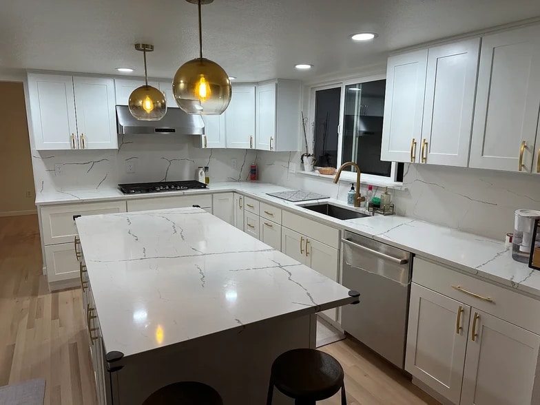 Primary Photo - 11204 NE 58th Pl