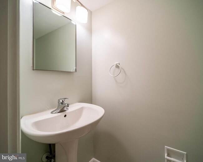 Building Photo - 2455 Pyrenees Ct