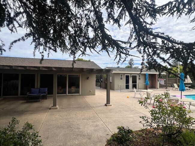 Building Photo - 111 Escobar Ct