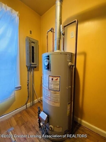 Building Photo - 701 W Holmes Rd