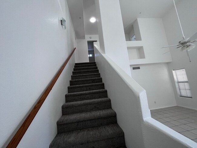Building Photo - COMING SOON! 3 bed 3 bath Town house with ...