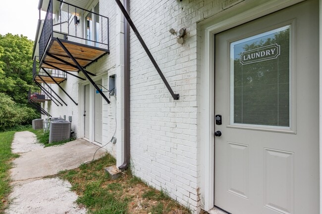 Building Photo - 400 Gallery Ln