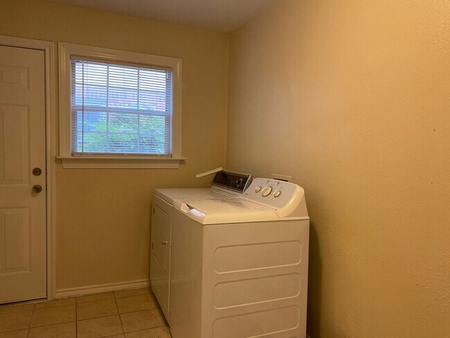 Building Photo - COMING SOON 3 BEDROOM 2 BATH HOME IN TCU AREA