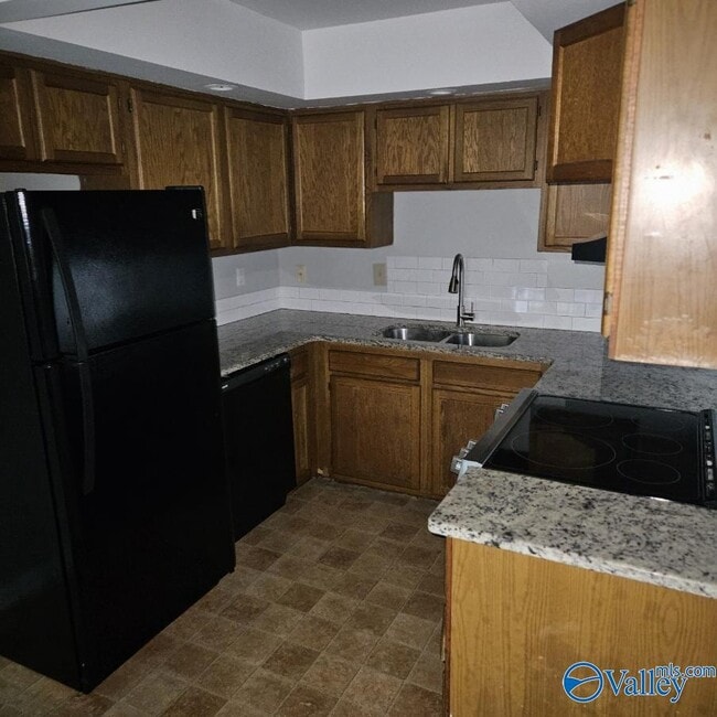 Building Photo - 2006 Reaches Pl SW