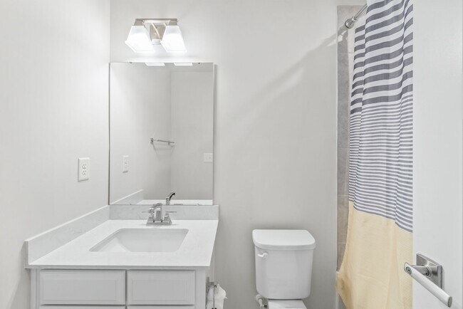 Building Photo - (Coming Soon) 3 Bedroom Townhome minutes from South End!