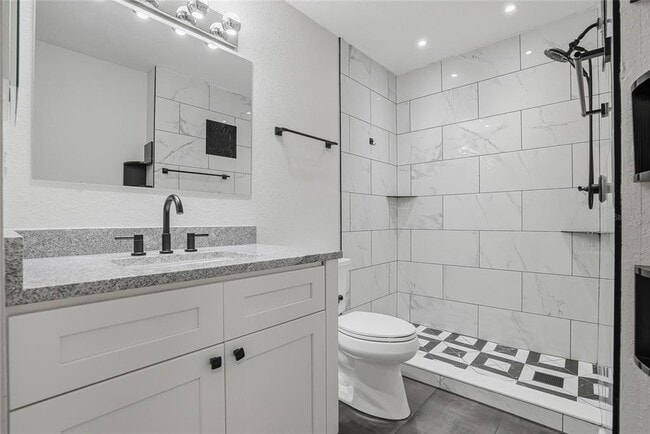 Building Photo - 8809 Manor Loop