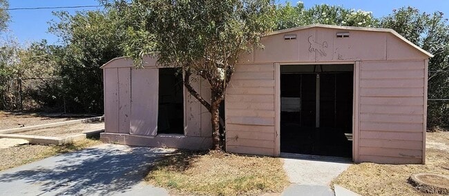 Building Photo - 120 Debs Cir