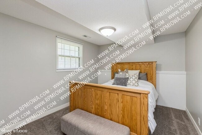 Building Photo - 513 NW 9th St