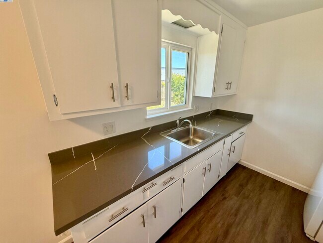 Building Photo - 809 Coburn Ct