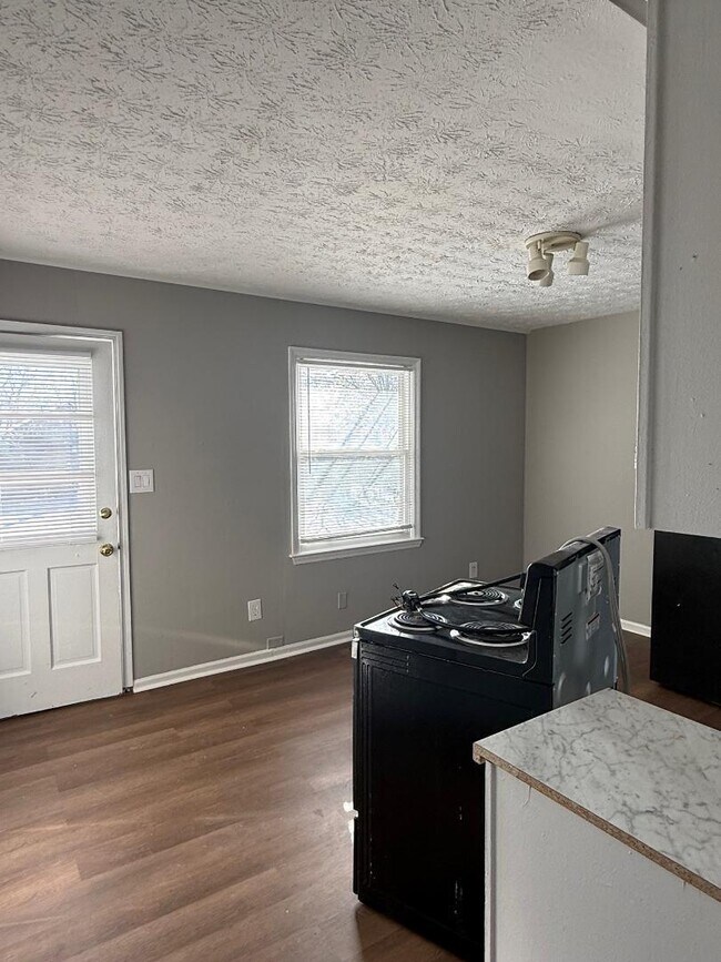 Building Photo - 3678 Niagara Dr