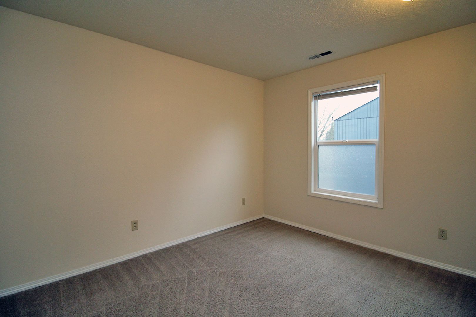 Building Photo - 3805-3805 SE Cesar Estrada Chavez Blvd