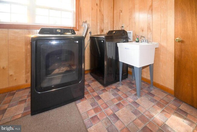 Building Photo - 1114 Ellingwood Dr