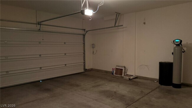 Building Photo - 2283 Teatro Ave