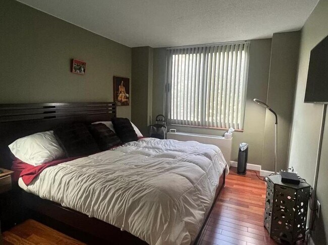 Building Photo - 2 bedroom in NEW YORK NY 10280