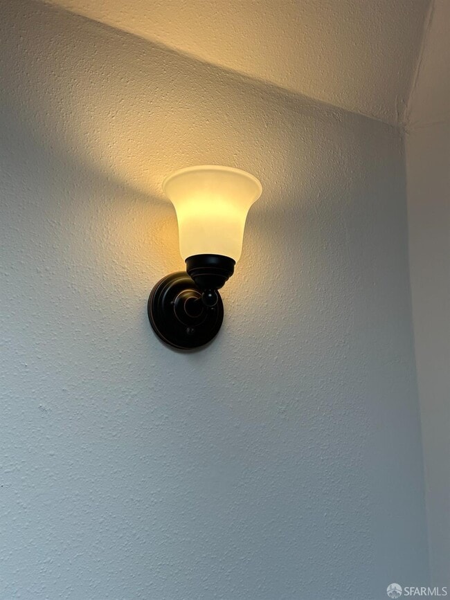 Building Photo - 242 Bright St