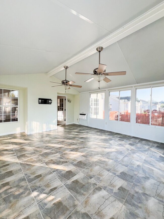 Building Photo - Beautiful Single-Family Home! Bonus Room, ...