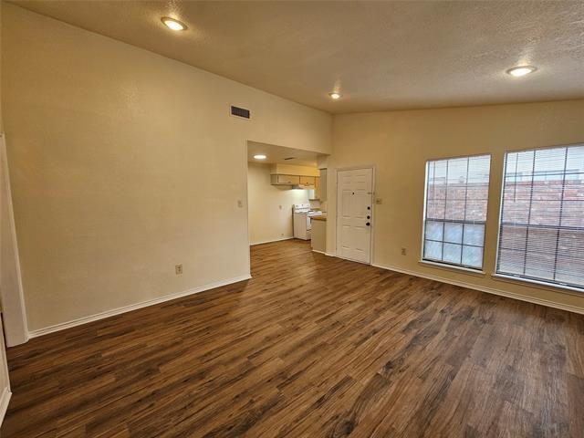 Building Photo - 3141 Tudor Ln