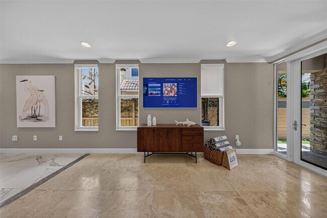 Building Photo - 1215 NE 1st St