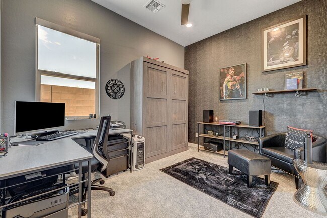Building Photo - Stunning Fully Furnished 5-Bedroom Home in...
