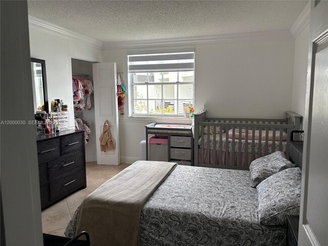 Building Photo - 9731 Fontainebleau Blvd