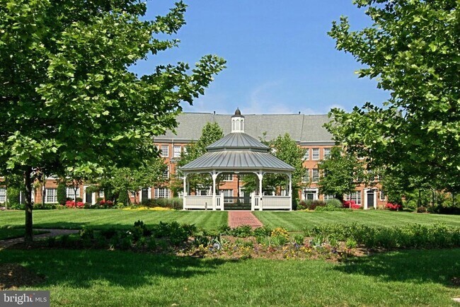 Building Photo - 351 Livermore Ln