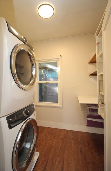 Building Photo - 1005 NE 58th Ave