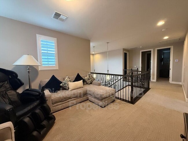 Building Photo - 3325 Show Jumper Ln