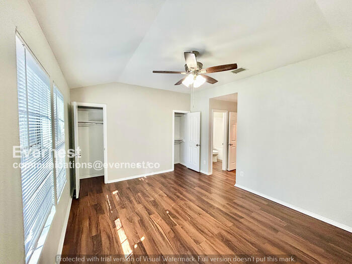 Building Photo - 256 Creek Cove Dr