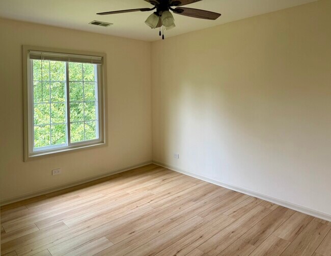 Building Photo - 1316 E Evergreen Dr