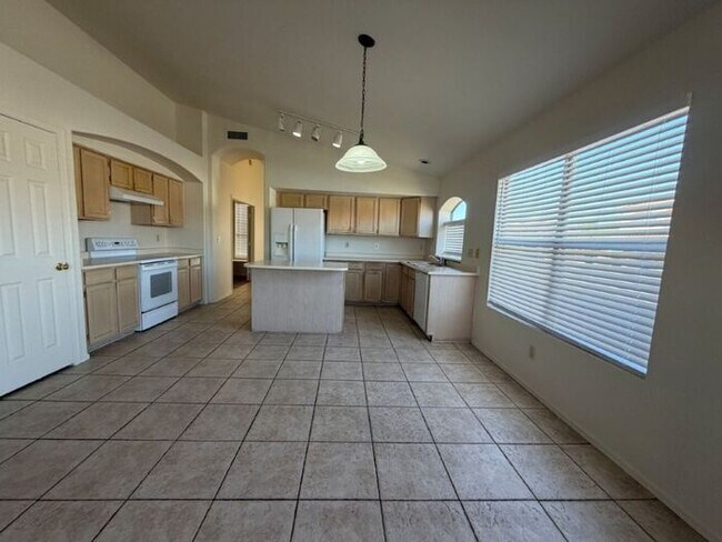 Building Photo - 15435 S 44th Way