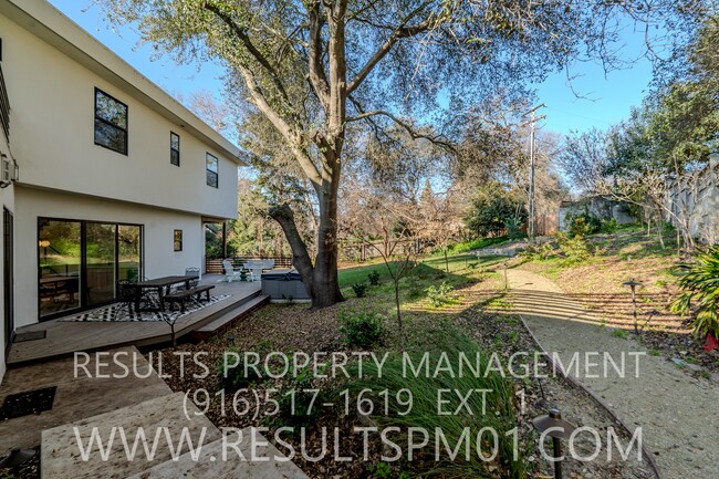 Building Photo - Stunning luxury custom home! 4 bedrooms heart of Fairoaks