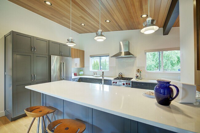 Building Photo - 4Bd/2.5Ba Seattle Home