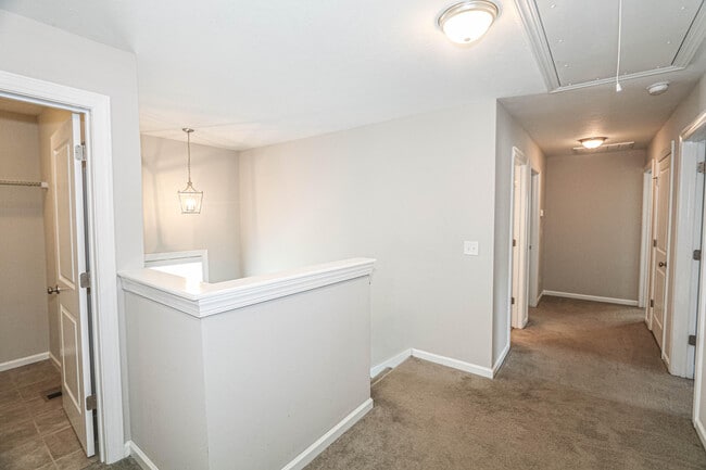 Building Photo - 987 Glenhaven Dr