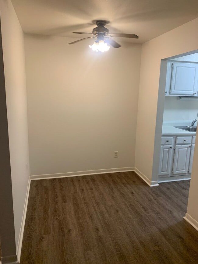 Building Photo - 301 Orchard Trace Ln